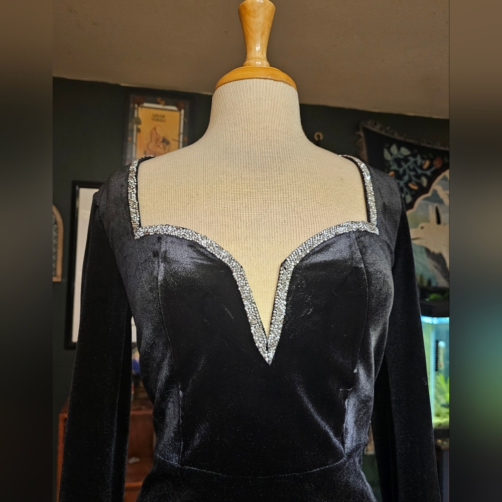 Shoedazzle Black Velvet Sweetheart Line Dress